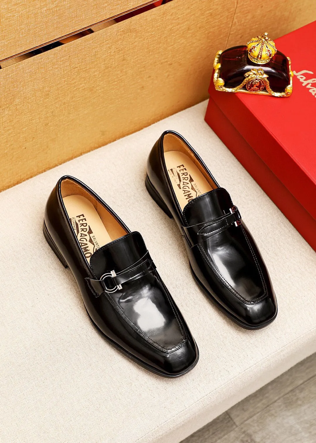Men's shoes 💰480 💐 Product trademark: Ferragamo "Ferragamo" casual leather shoes Regular size: 38-44 (45🉑️customized) Product materials: Selected imported first-layer open-edge beaded cowhide upper + luxury hardware buckle, imported water-dyed cowhide leather lining. Strong three-dimensional visual effect, original rubber outsole Color: 3⃣️seed leather materials available